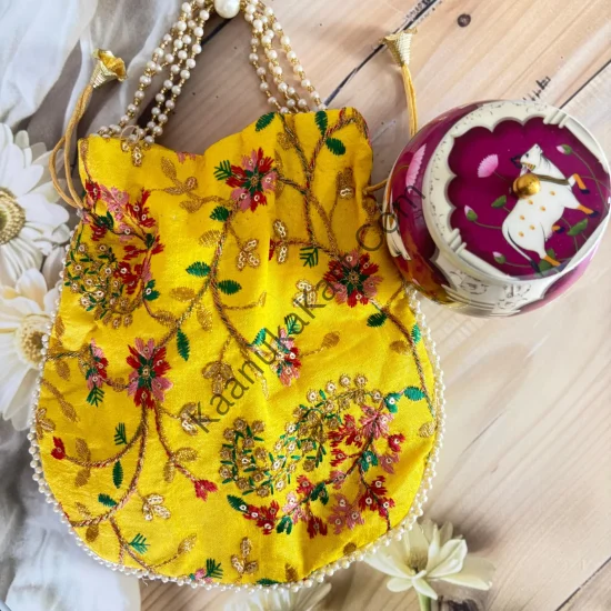 Phoolvatika – The Floral Charm Hamper